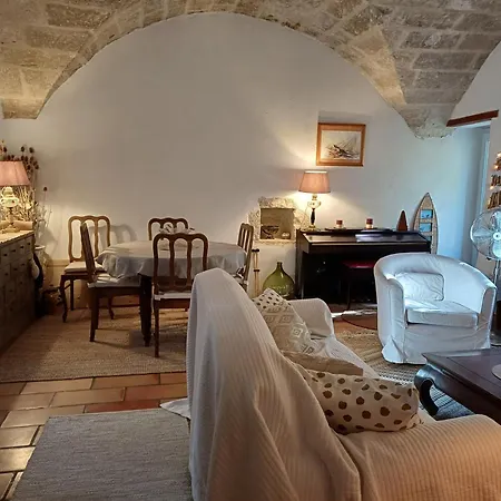 D Hotes * Aramon